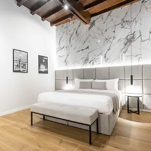 https://home-at-rome-luxury-navona.it-romehotels.com